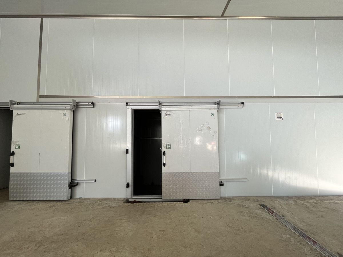 Cold room interior with insulated panels and sliding doors